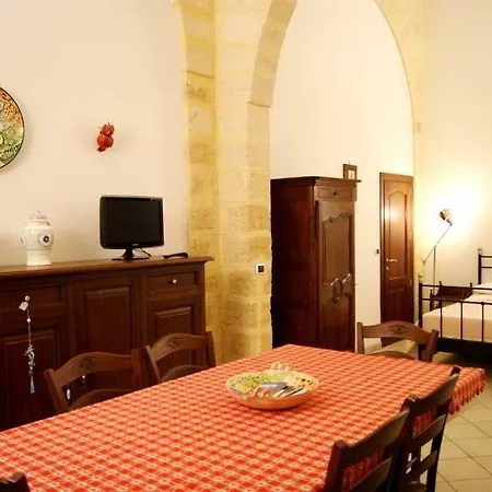 לינה וארוחת בוקר Federico Ii 4*